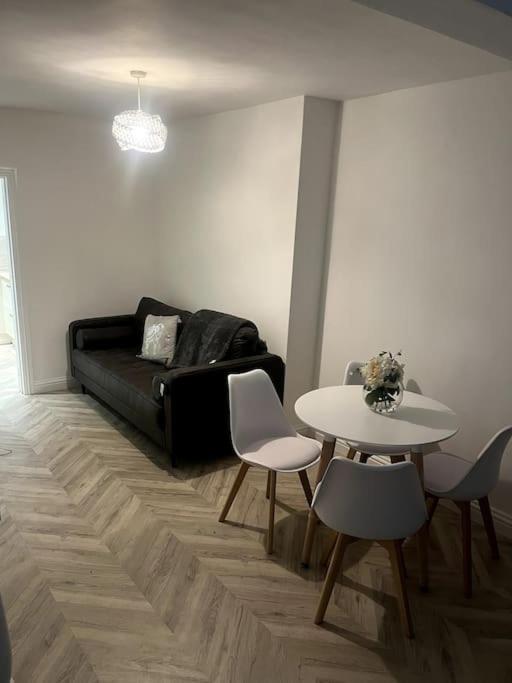 Modern Welsh Cottage Porth  Экстерьер фото